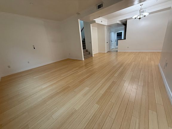 5th image of 652 S Lake Ave Unit 12