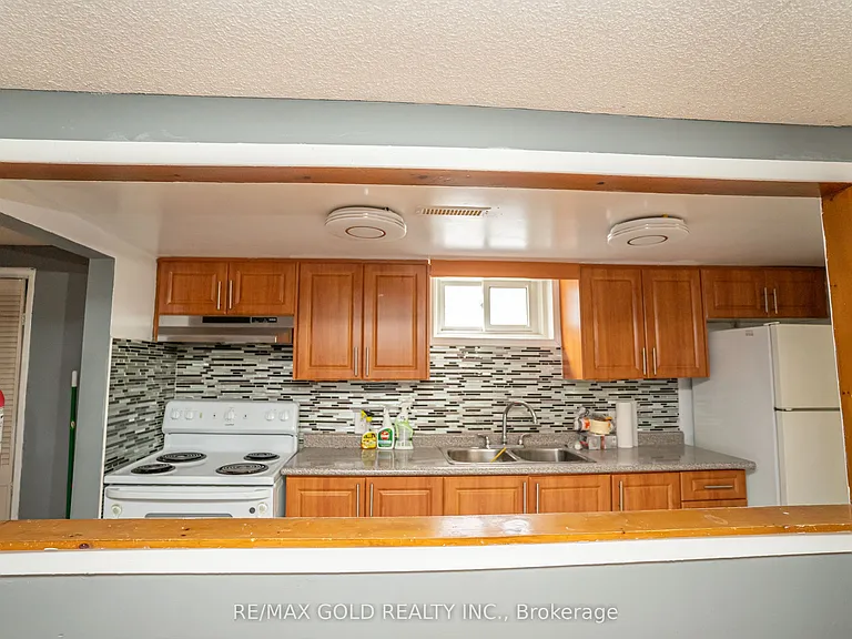 24 Bingham Rd — Photo 7