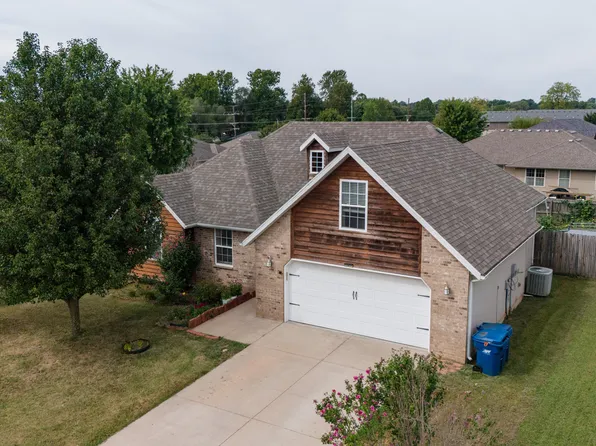 635 N Cox Avenue, Republic, MO 65738