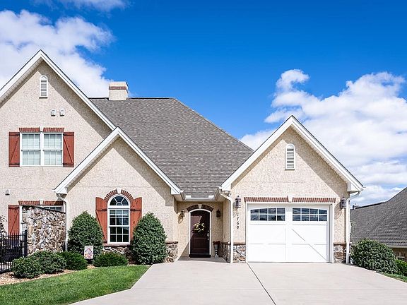 2nd image of 1760 Sherry Ln