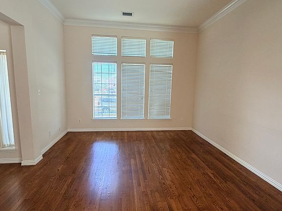 2nd image of 7531 Larchmont Dr