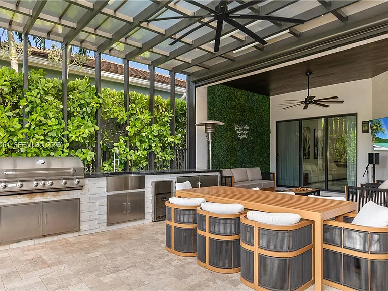 9529 Eden Roc Ct — Photo 3