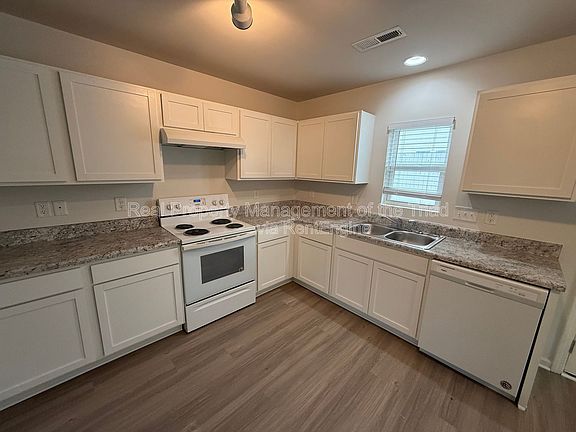 5th image of 3904 Vershire Ave