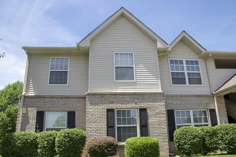 Oak Meadow Apartments — Photo 2
