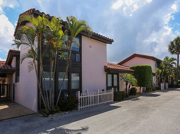 2nd image of 800 S Boulevard Of Presidents Unit 14