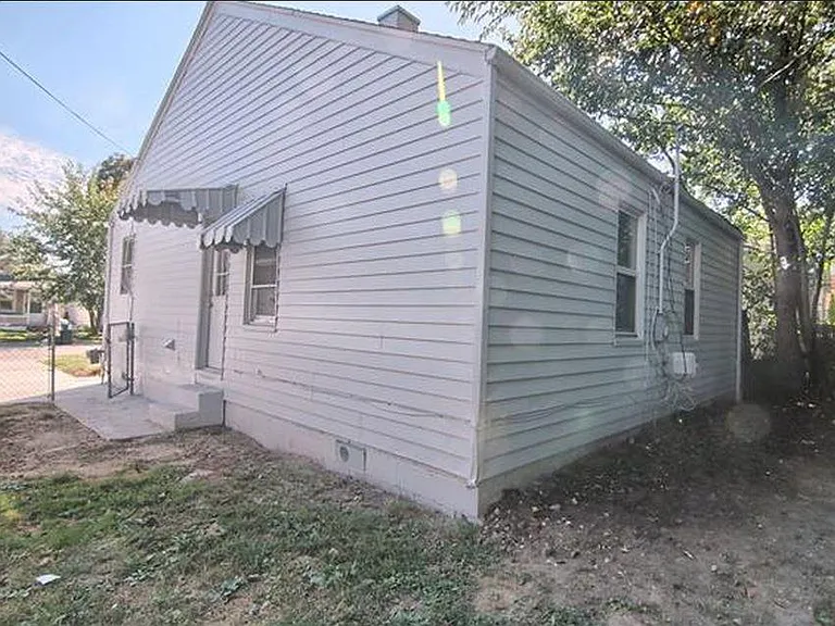 555 E Breckenridge St — Photo 14