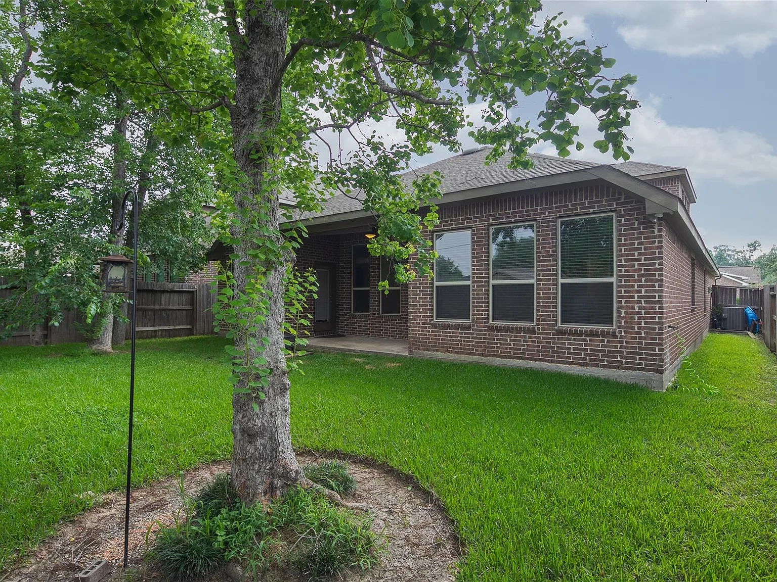3 bed, 4.0 bath, 2435 sqft, $2,600 — Photo 4