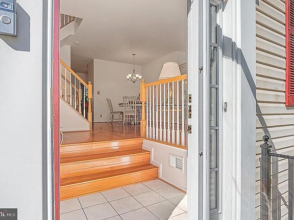 4th image of 804 Pasadena Pl