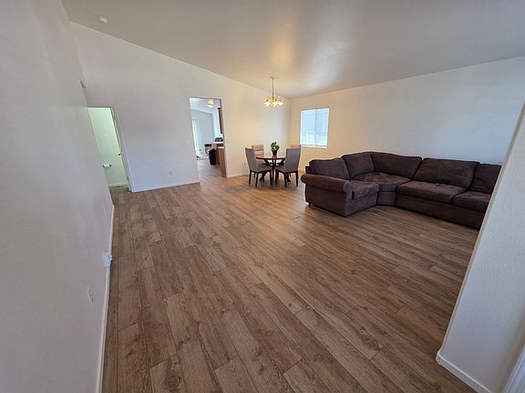2nd image of 716 Fall St