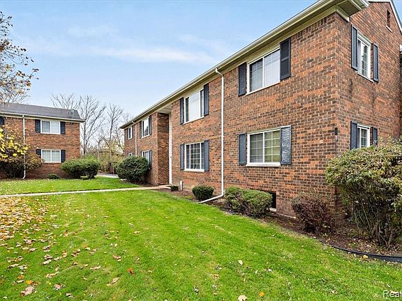 3rd image of 25319 Shiawassee Cir APT 201
