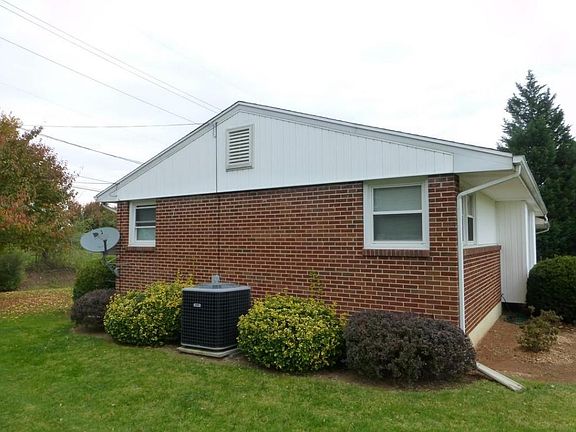 4th image of 522 Lester Ave NE