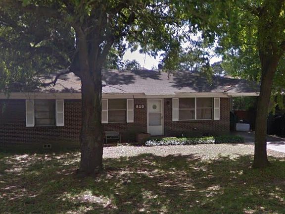 2nd image of 810 Glencrest Ln