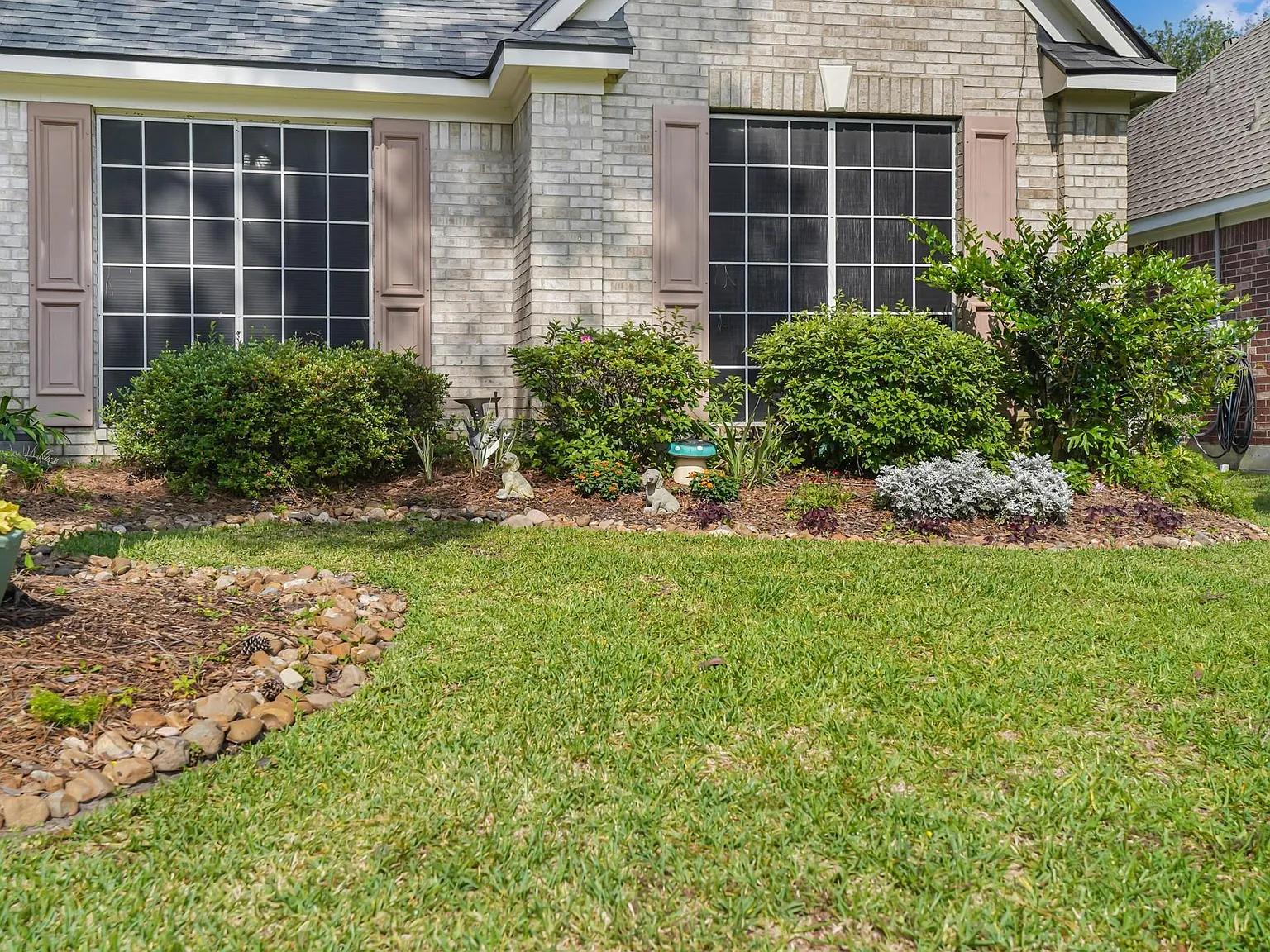 3 bed, 2.5 bath, 2552 sqft, $2,300 — Photo 3