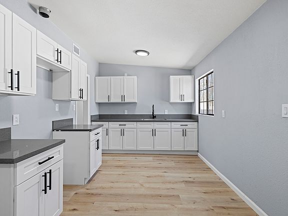 3rd image of 1047 W Avenue H1