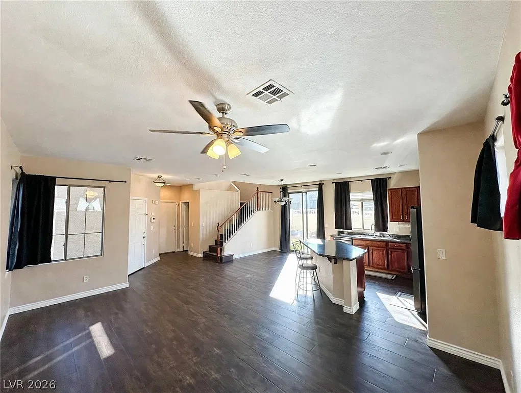 3 bed, 2.5 bath, 1799 sqft, $2,125 — Photo 1