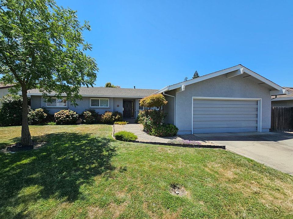 1st image of 10 Parkshore Cir