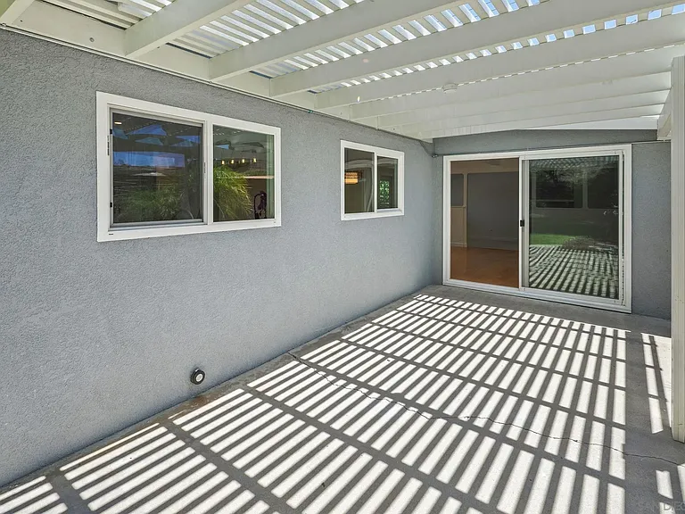 5164 Chateau Dr — Photo 37