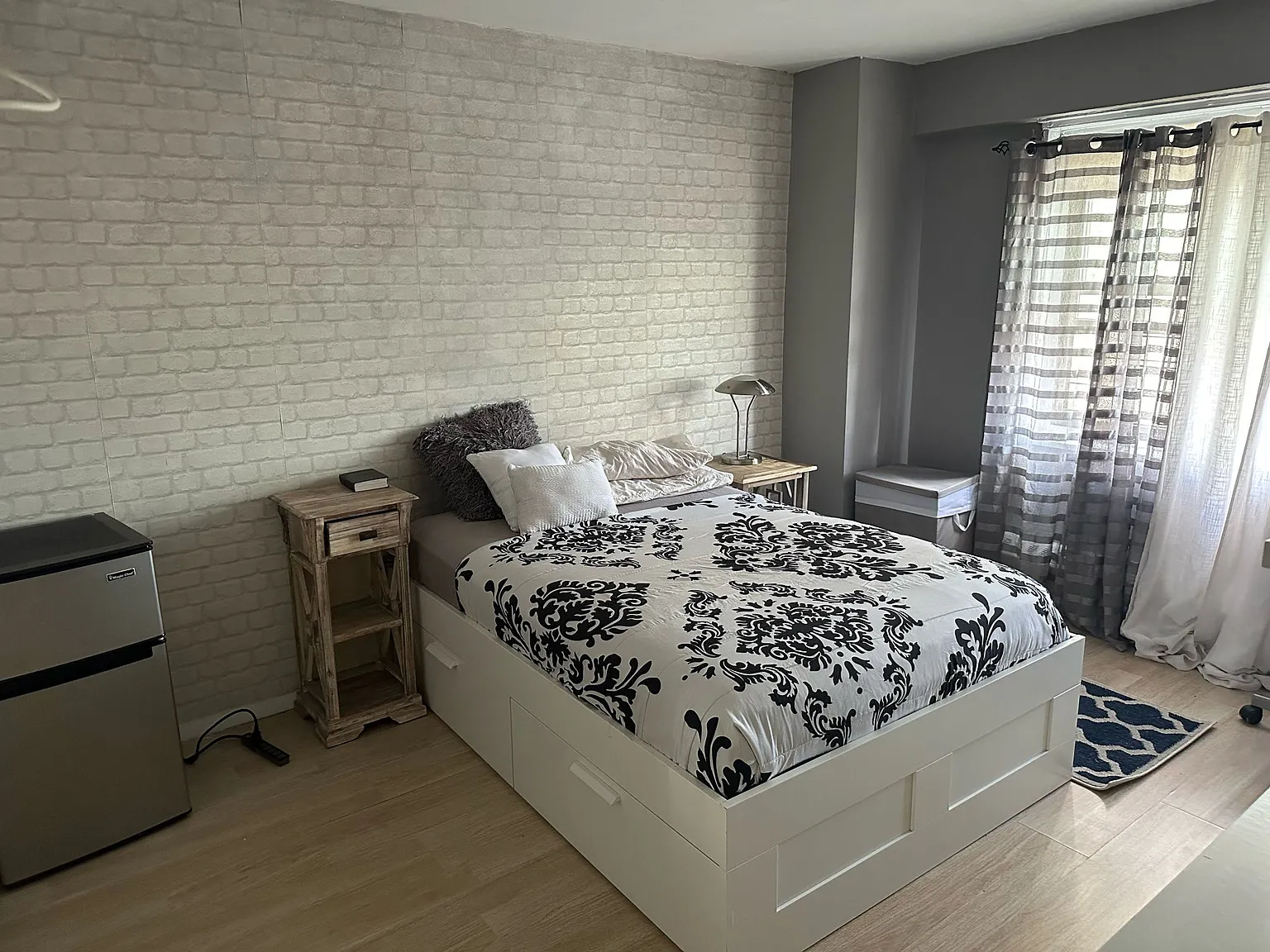 3 bed, $1,000 — Photo 1