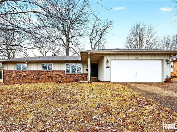 1823 Highwood Ave, Pekin, IL 61554