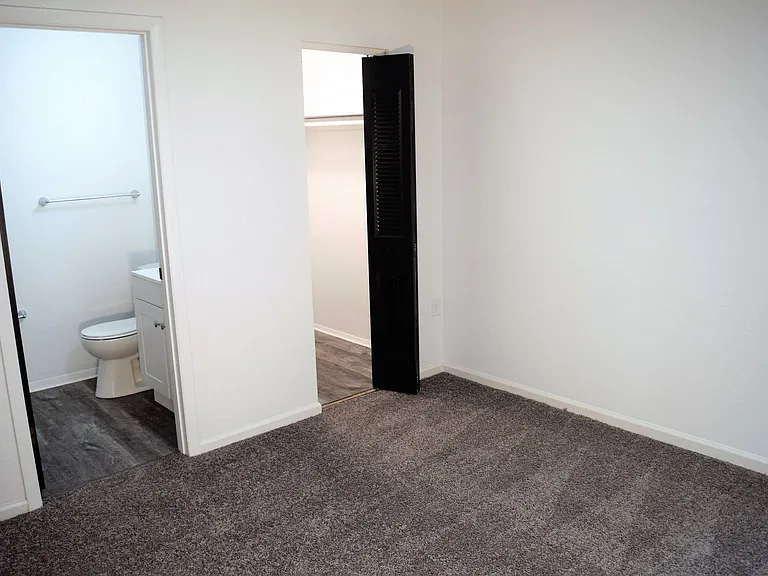 207 Valley Ave #1-6 — Photo 2