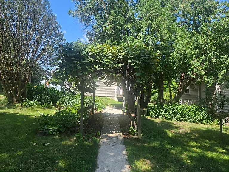 1390 Good Hope Rd — Photo 2