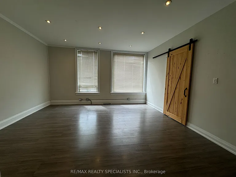 118 Main St E #1 — Photo 3