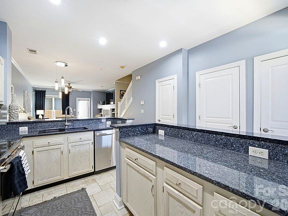 5th image of 1029 Park West Dr