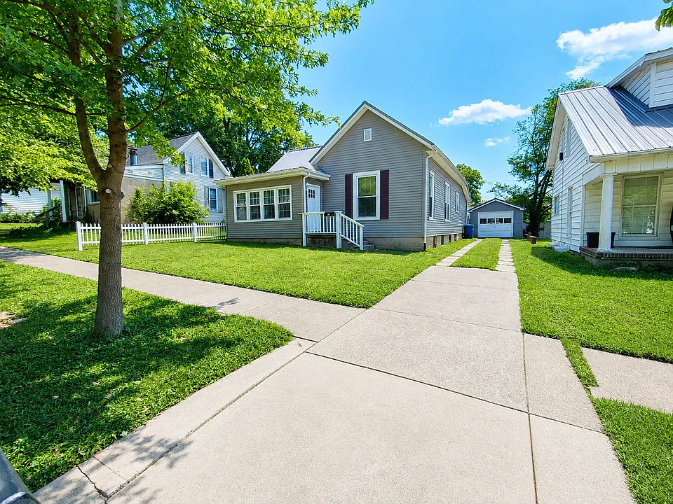 313 E 4th St