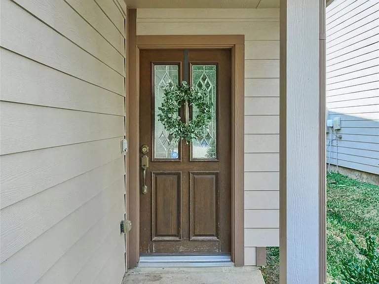 327 Bloomhill Pl — Photo 5