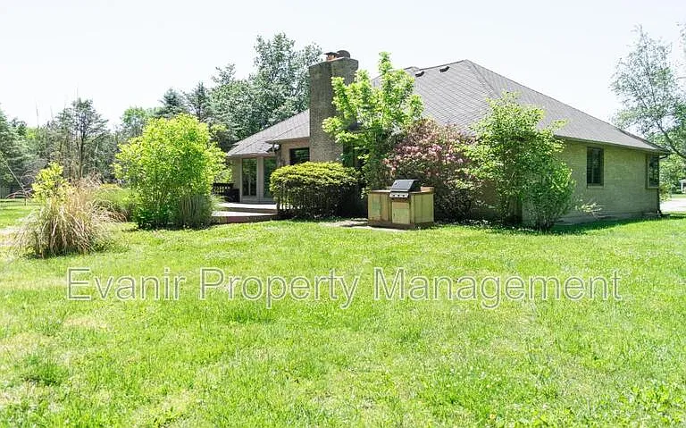 113 Brittany Ln — Photo 40