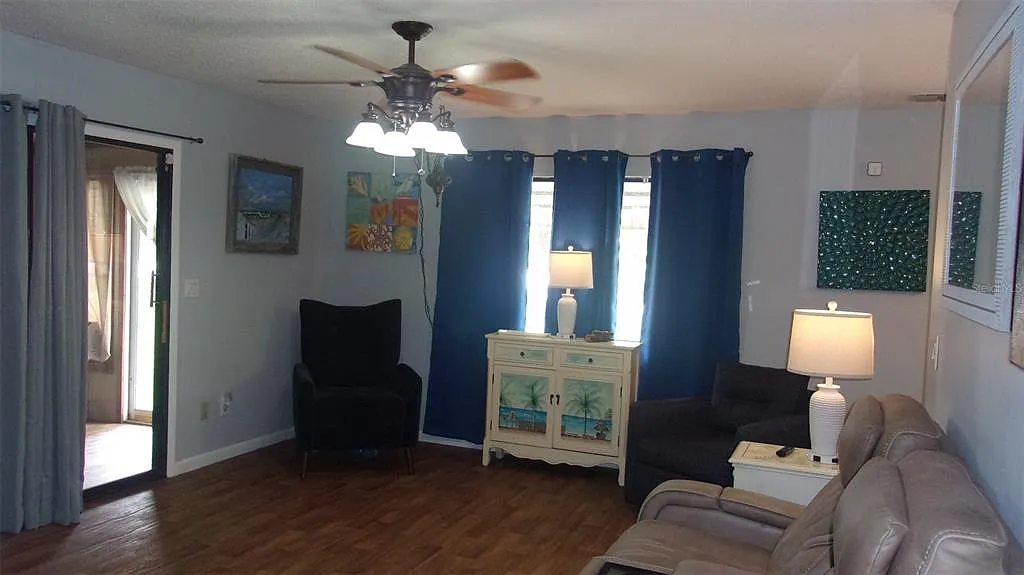 2 bed, 1.0 bath, 864 sqft, $1,300 — Photo 3