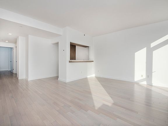 5th image of 250 Bedford Ave #157502