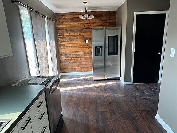 3rd image of 818 16th St