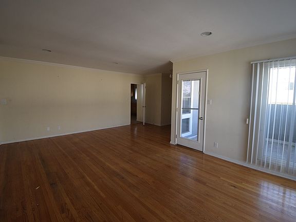 4th image of 527 N Serrano Ave APT 5