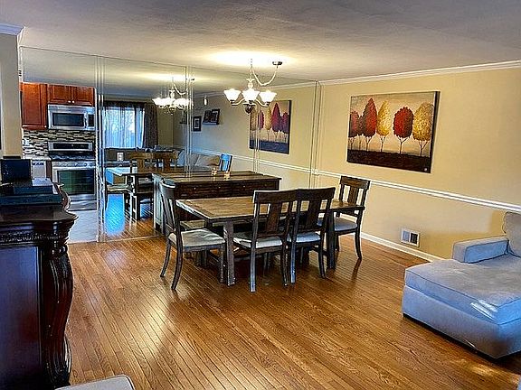 4th image of 82 Arrowood Ct
