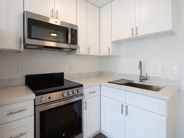 Golden Pacific Apartments — Photo 8