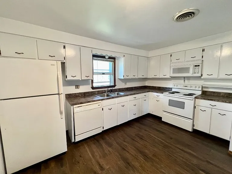 419 E Fairmont Ave — Photo 5