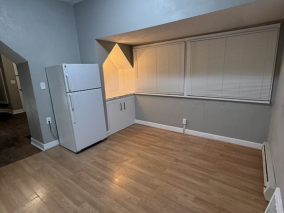 2nd image of 872 23rd St #872
