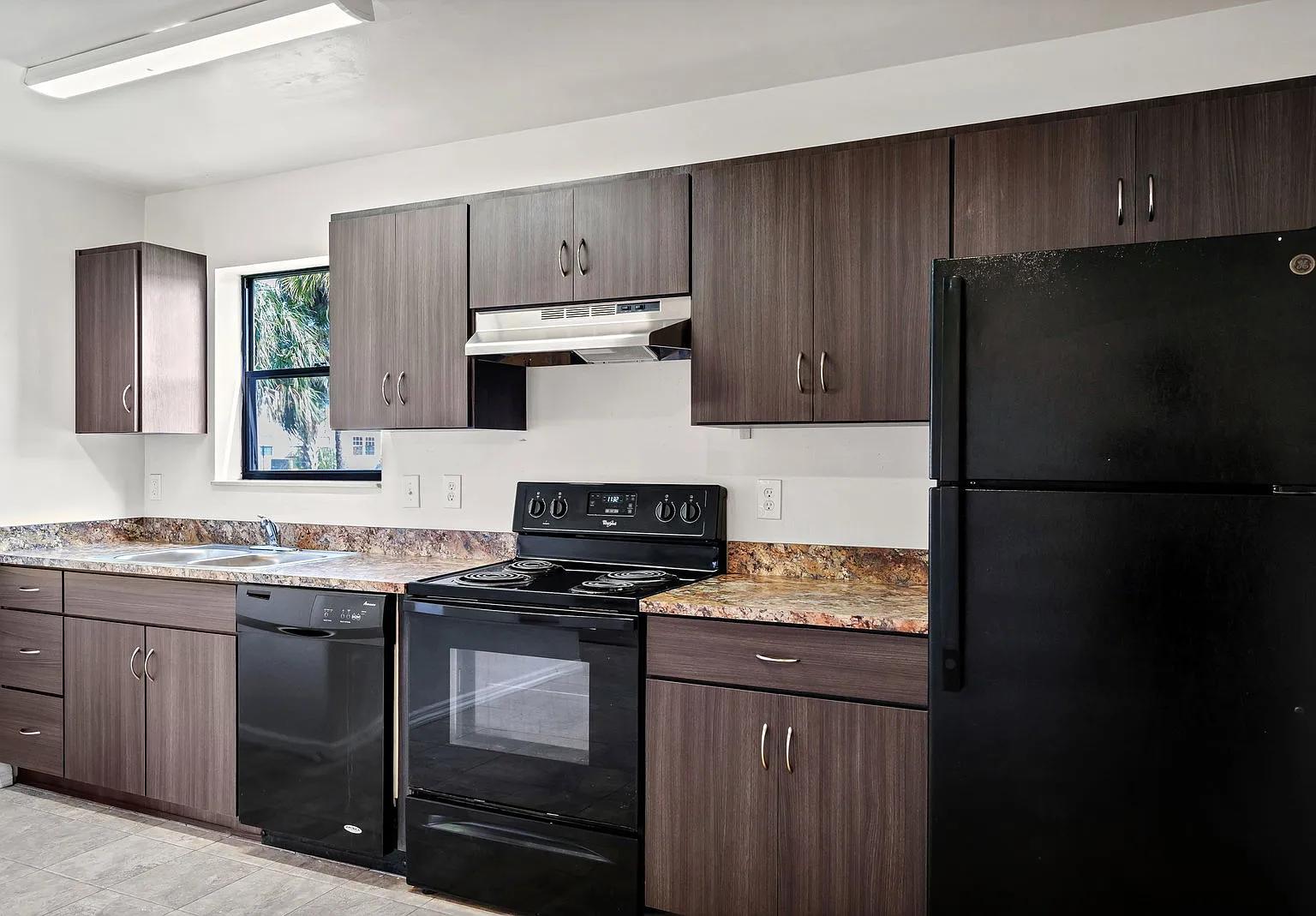 2 bed, 1.0 bath, 900 sqft, $1,295 — Photo 4