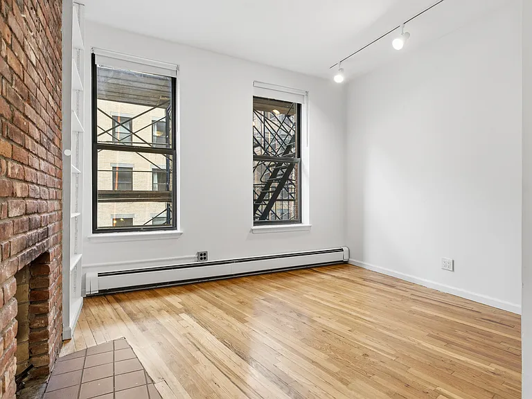 135 W 24th St #3D — Photo 3