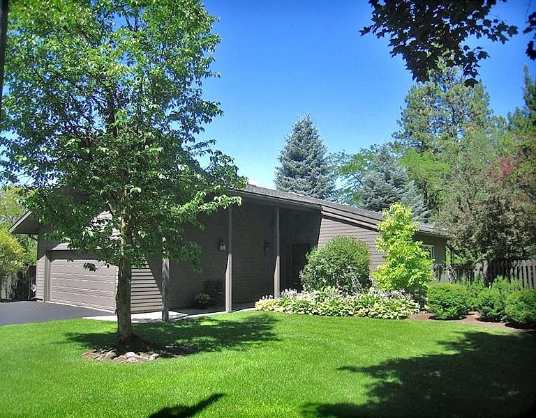 1st image of 1921 E Rockwood Blvd