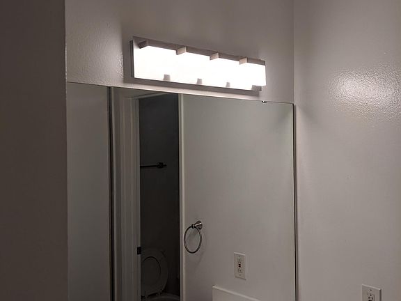 2nd image of 10707 Moorpark St APT 304