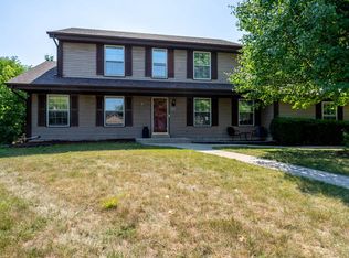 W142N4896 Fieldcrest Ct, Menomonee Falls, WI 53051
