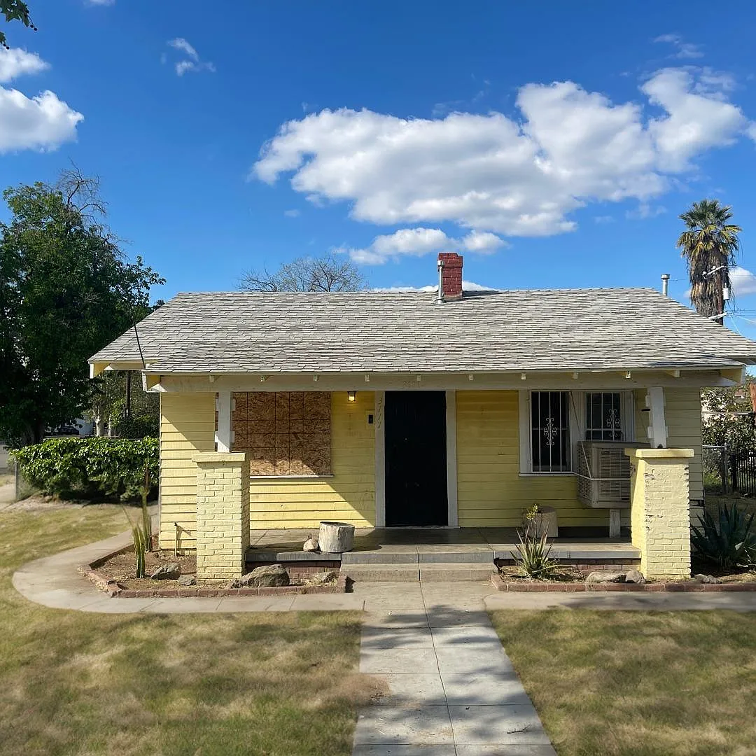 3111 E Butler Ave photo 1