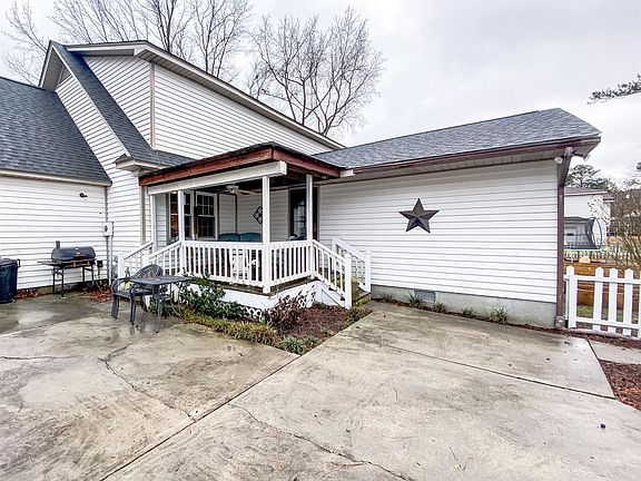 3rd image of 3538 Hillcrest Dr