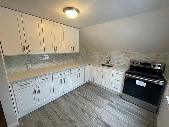 2nd image of 16 Dudley Pl