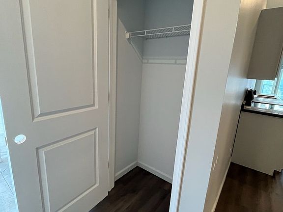 4th image of 318 E Saint Catherine St #106