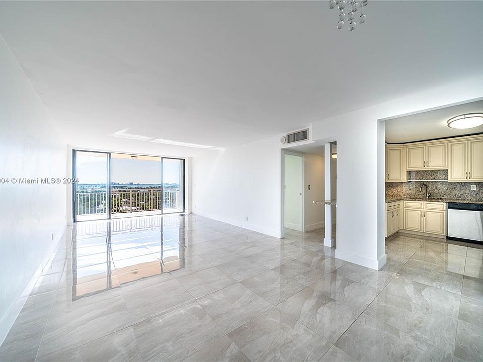 1st image of 2450 NE 135th St APT 909