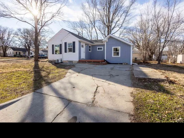 702 W 4th St #B, Junction City, KS 66441