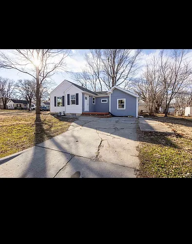 702 W 4th St #B Photo 1